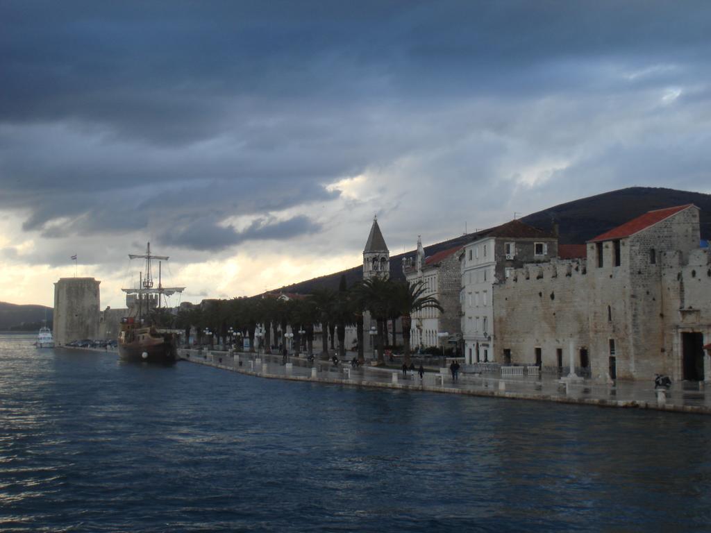 Apartment Z&E Trogir Exterior photo